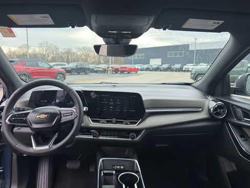 Used 2025 Chevrolet Equinox LT w/ Convenience Package II image 28