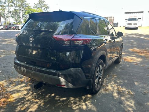 Used 2023 Nissan Rogue SV w/ SV Premium B Package image 3