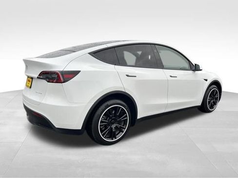 Used 2023 Tesla Model Y Long Range image 8