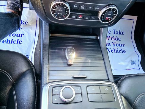 Used 2015 Mercedes-Benz GL 450 4MATIC w/ Lighting Package image 27