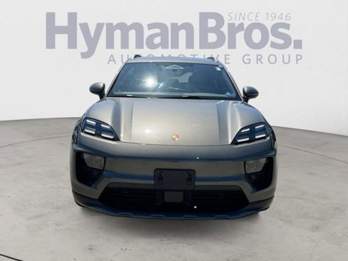 Used 2024 Porsche Macan 4 Electric w/ Premium Package AWD/4WD image 8