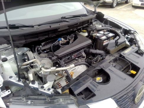 Used 2020 Nissan Rogue SV w/ Premium Package image 11