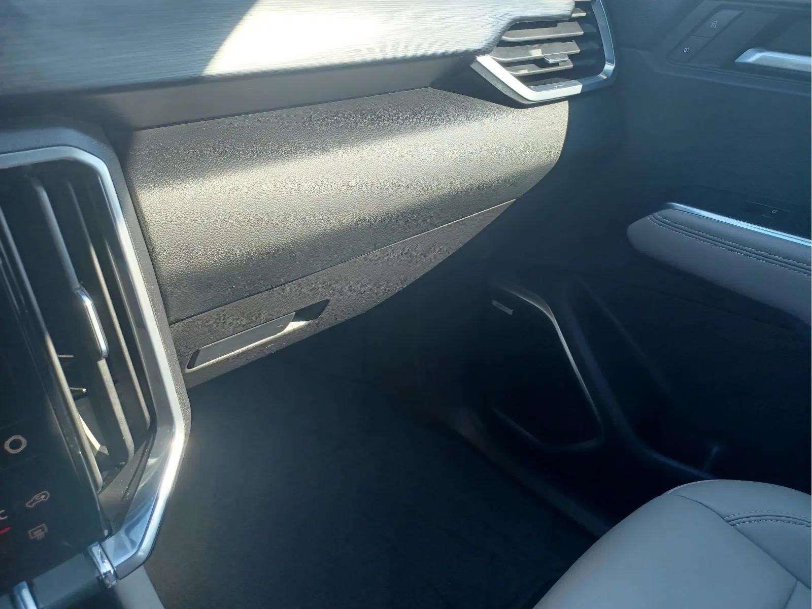 Used 2026 GMC Acadia AWD Elevation w/ Elevation Premium Package image 26