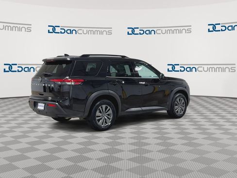 Used 2025 Nissan Pathfinder SV FWD image 8