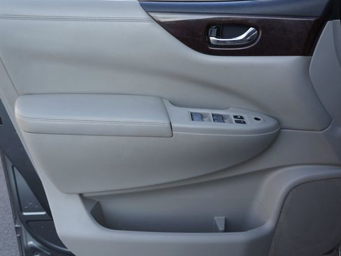 Used 2016 Nissan Quest SV image 24