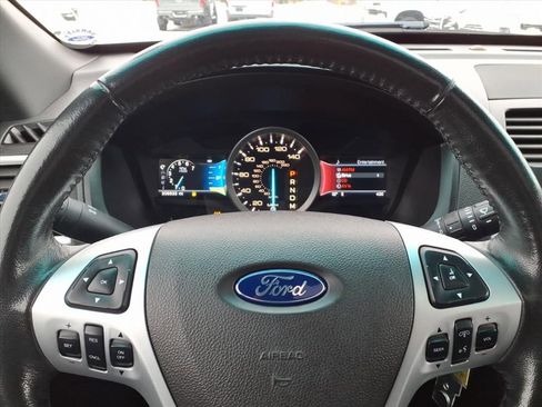 Used 2013 Ford Explorer XLT image 18