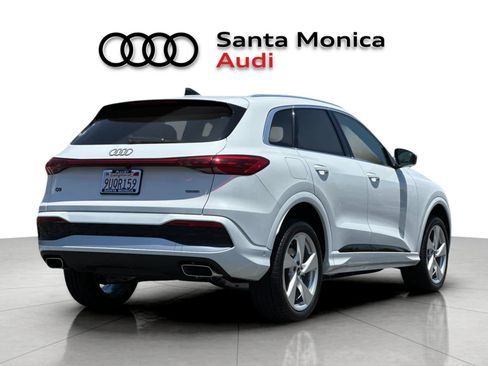 Used 2025 Audi Q5 Premium Plus w/ Premium Plus AWD/4WD image 2
