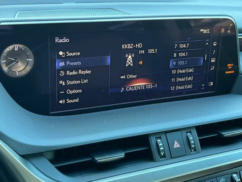 Used 2021 Lexus ES 300h w/ Premium Package image 18