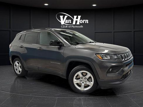 Used 2023 Jeep Compass Latitude w/ Convenience Group AWD/4WD image 1
