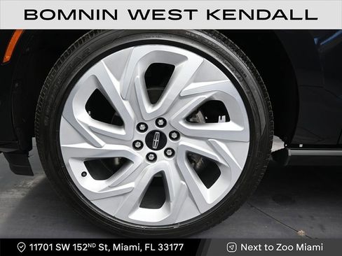 Used 2025 Lincoln Navigator L Black Label image 9