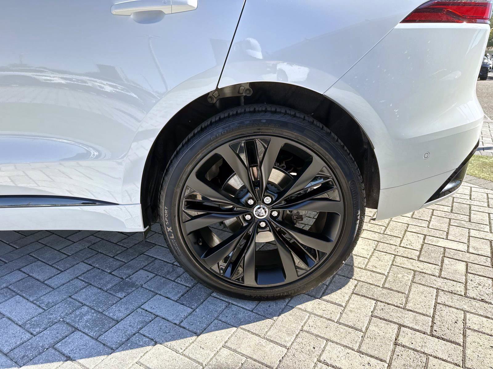 Used 2025 Jaguar F-PACE R-Dynamic S AWD/4WD image 11