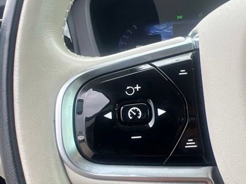 Used 2024 Volvo XC60 B5 Plus AWD/4WD image 11