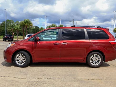 Used 2016 Toyota Sienna XLE FWD image 29