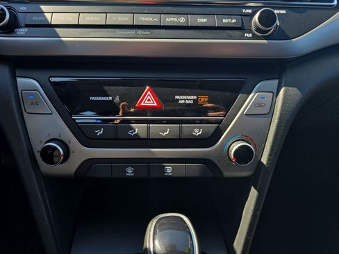 Used 2018 Hyundai Elantra SE w/ SE Connectivity Package 04 FWD image 19