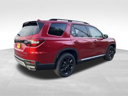 New 2025 Honda Pilot Touring image 8