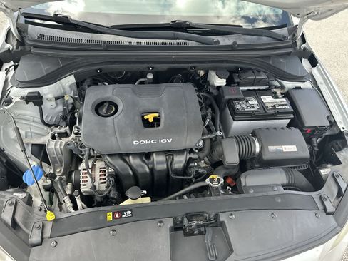 Used 2018 Hyundai Elantra SEL FWD image 18