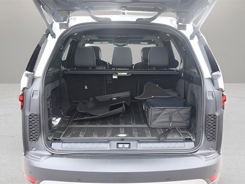 New 2025 Land Rover Discovery S image 16