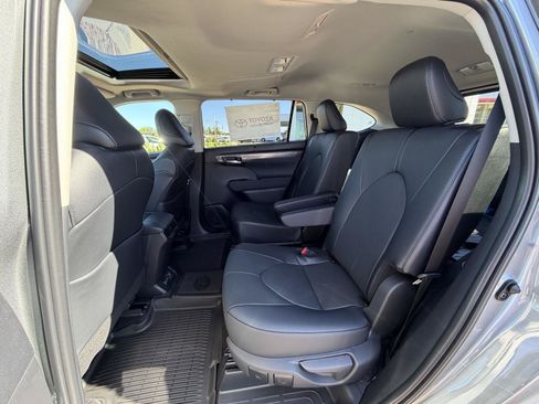 New 2026 Toyota Highlander Limited AWD/4WD image 13