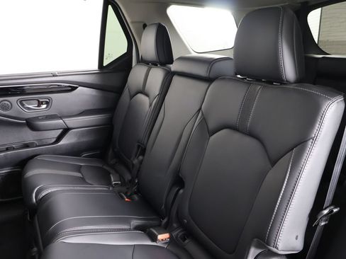 Used 2025 Honda Pilot EX-L image 32