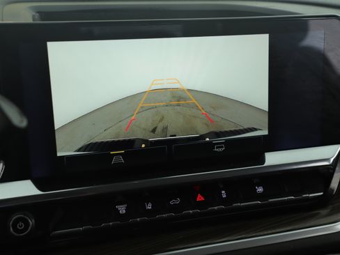 Used 2025 Chevrolet Silverado 2500 LT w/ Convenience Package image 17