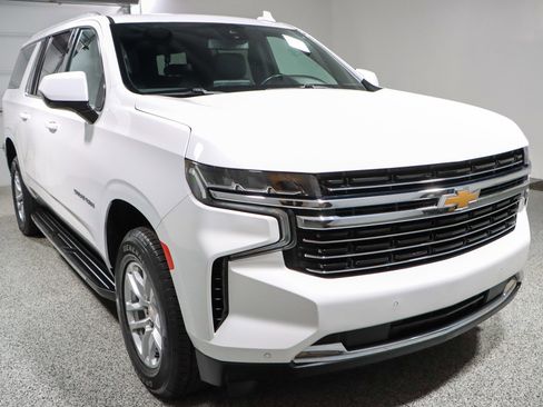 Used 2023 Chevrolet Suburban LT image 5