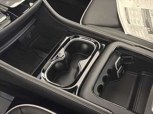 New 2026 Chrysler Pacifica Limited image 15