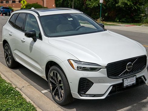 New 2026 Volvo XC60 B5 Plus w/ Protection Package Premier AWD/4WD image 4