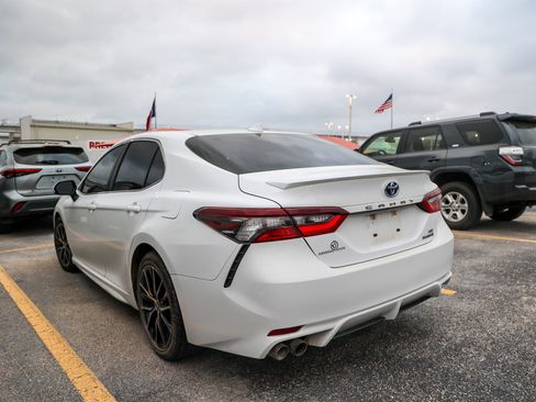 Used 2022 Toyota Camry SE image 10