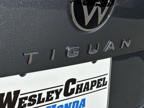 Used 2022 Volkswagen Tiguan SE w/ Panoramic Sunroof Package image 10