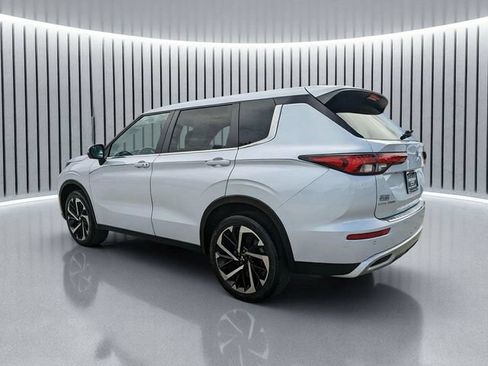 Used 2024 Mitsubishi Outlander SE FWD image 6