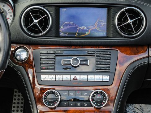 Used 2014 Mercedes-Benz SL 550 image 15