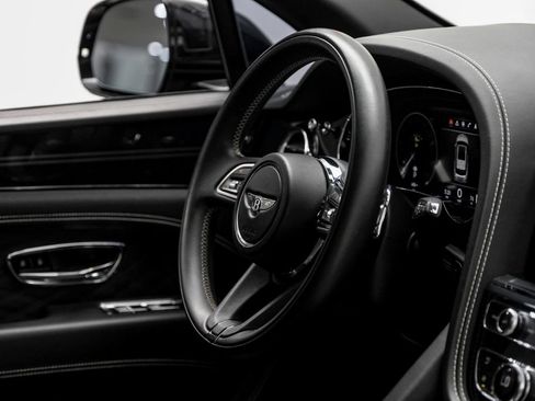 Used 2023 Bentley Bentayga Extended Wheelbase AWD/4WD image 21