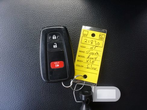 Certified 2025 Toyota RAV4 XLE AWD/4WD image 32