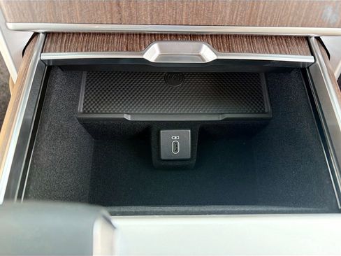 New 2026 Land Rover Range Rover SE image 32