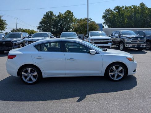 Used 2013 Acura ILX w/ Premium Package FWD image 2