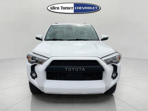 Used 2022 Toyota 4Runner SR5 Premium w/ Moonroof Package RWD image 2