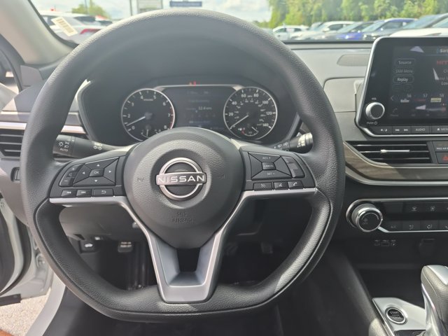 Used 2025 Nissan Altima 2.5 SV FWD image 19