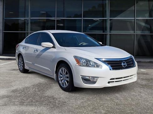 Used 2015 Nissan Altima 2.5 S w/ Power Driver Seat Package image 2