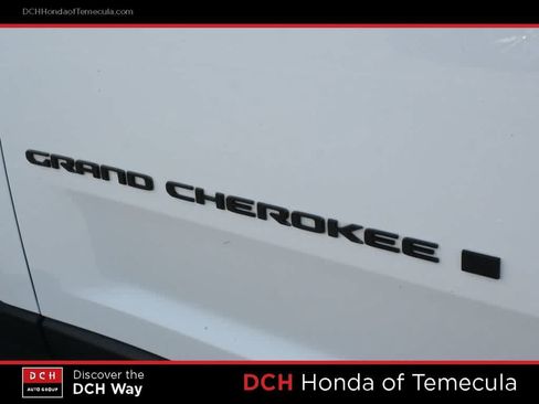 Used 2023 Jeep Grand Cherokee Limited w/ Black Appearance Package AWD/4WD image 7