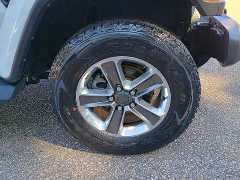 Used 2022 Jeep Wrangler Unlimited Sahara w/ LED Lighting Group image 10