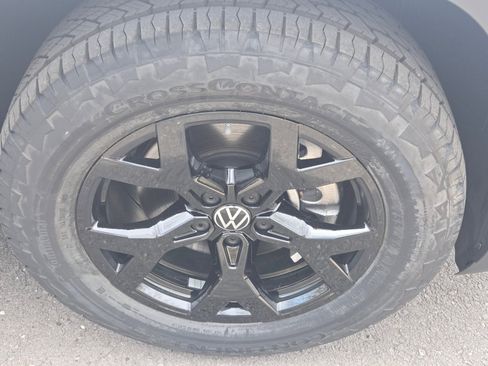 New 2026 Volkswagen Atlas Peak Edition AWD/4WD image 9