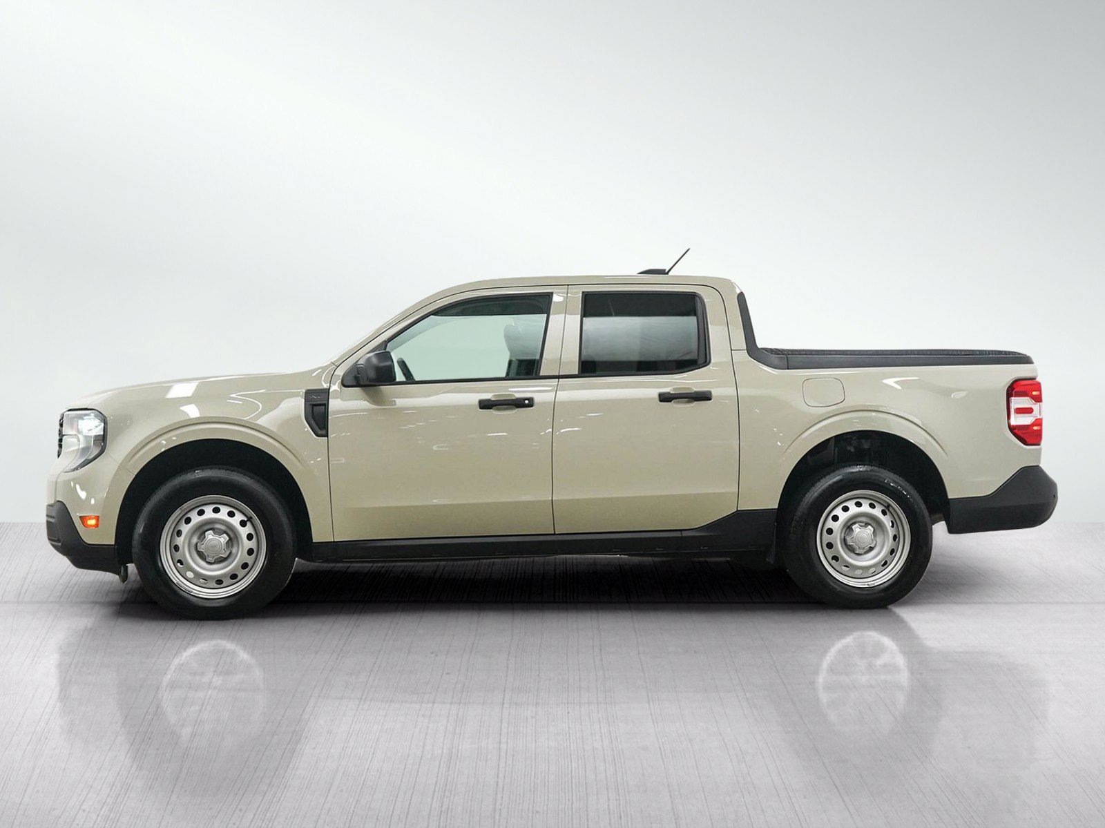 Used 2025 Ford Maverick XL w/ Equipment Group 101A AWD/4WD image 2