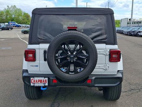 Used 2023 Jeep Wrangler Unlimited Sahara w/ Cold Weather Group AWD/4WD image 5