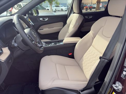 New 2026 Volvo XC60 B5 Core image 8