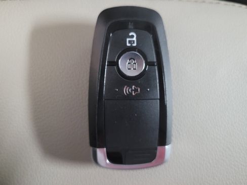 Used 2019 Ford EcoSport Titanium image 32