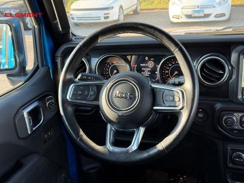 Used 2022 Jeep Wrangler Unlimited Sahara AWD/4WD image 14