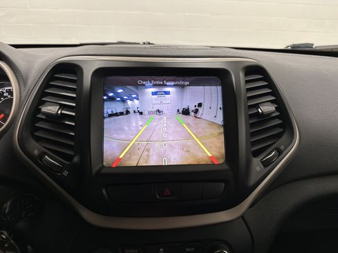 Used 2015 Jeep Cherokee Latitude w/ Cold Weather Group image 25