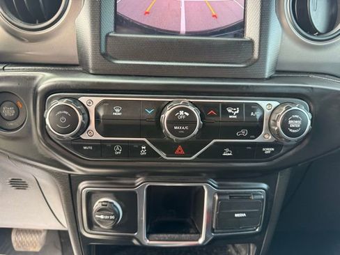 Used 2022 Jeep Wrangler Unlimited Sport AWD/4WD image 25