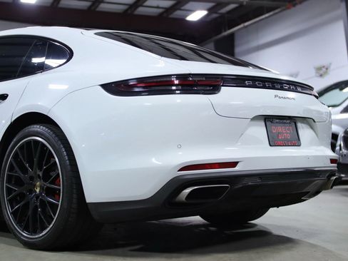 Used 2017 Porsche Panamera 4 image 16