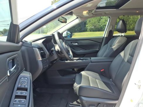 Used 2024 Nissan Rogue SL w/ SL Premium Package FWD image 16